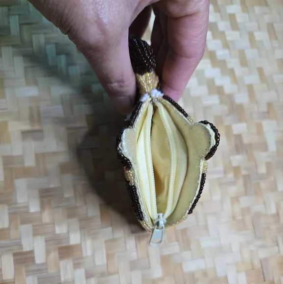 Vintage Beaded Puppy with Bone Coin Purse - Picture 4 of 7